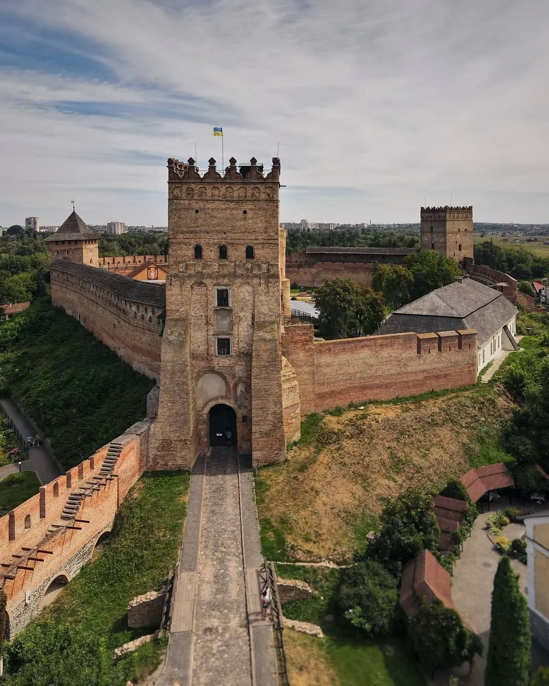 в історію